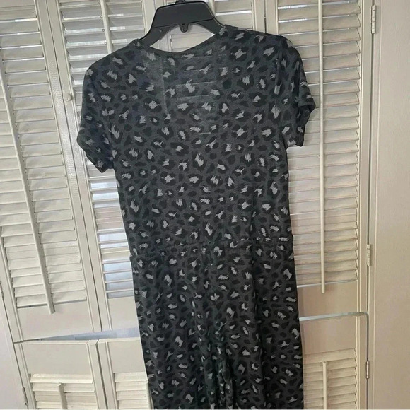Gray leopard print romper onesie - Picture 4 of 5
